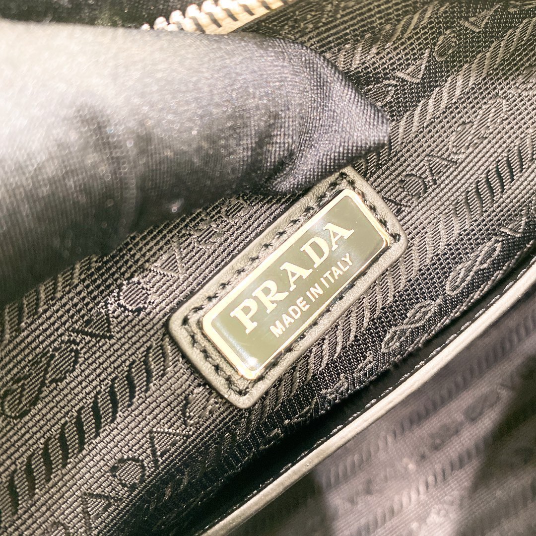 Pra*a triangle handbags 2vh155-28*18*11cm