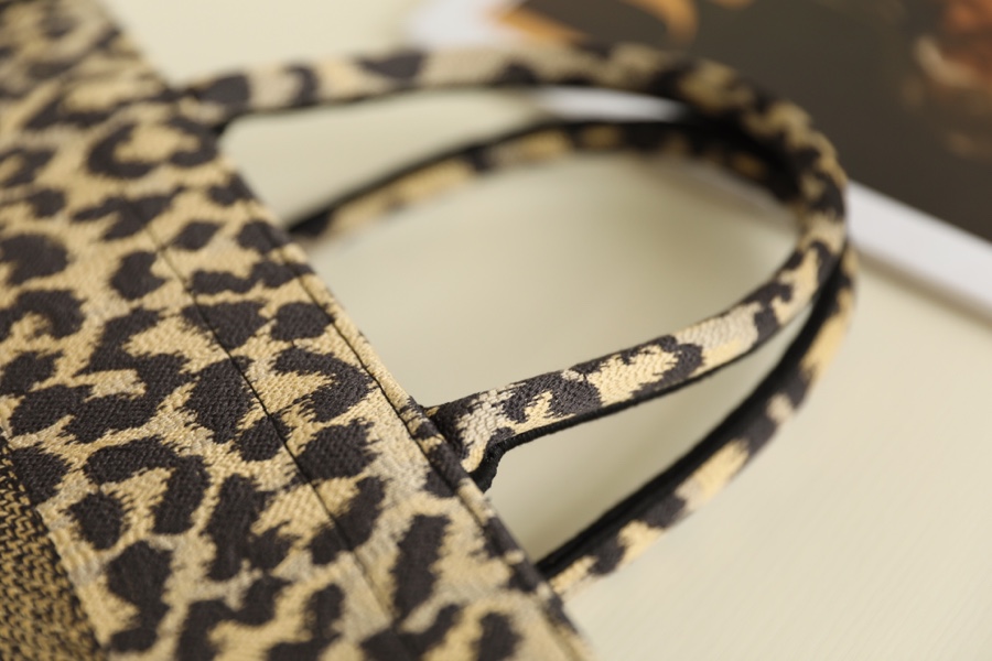 D*or small book tote-36.5cm