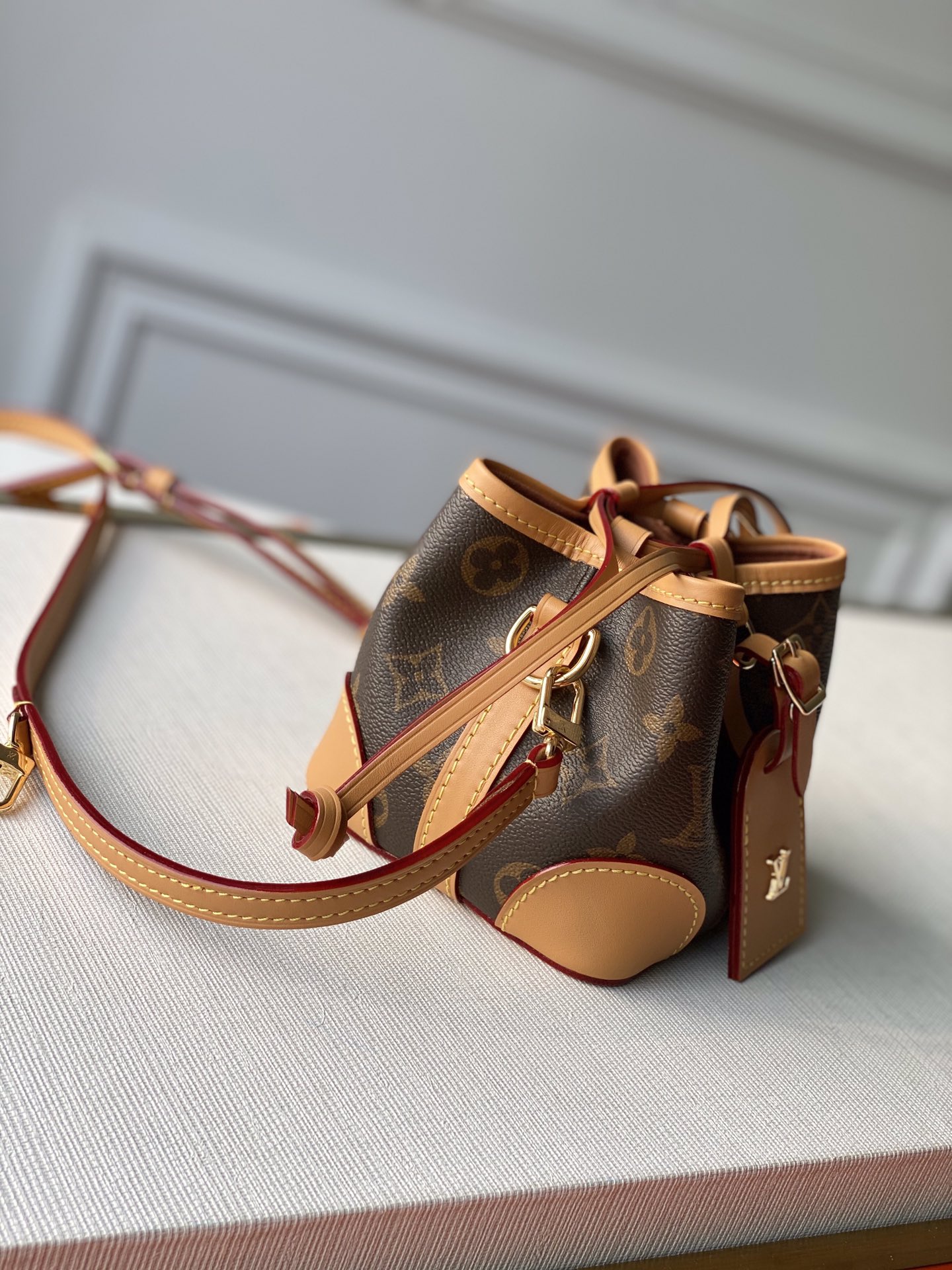 l0*is V*t0n mini bucket-12*12*12cm