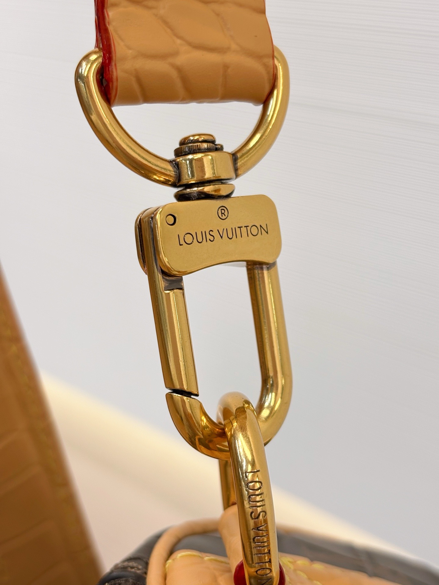 l0vis Vvtt0n speedy p9 bandoulière 25-25x 19 x 15cm