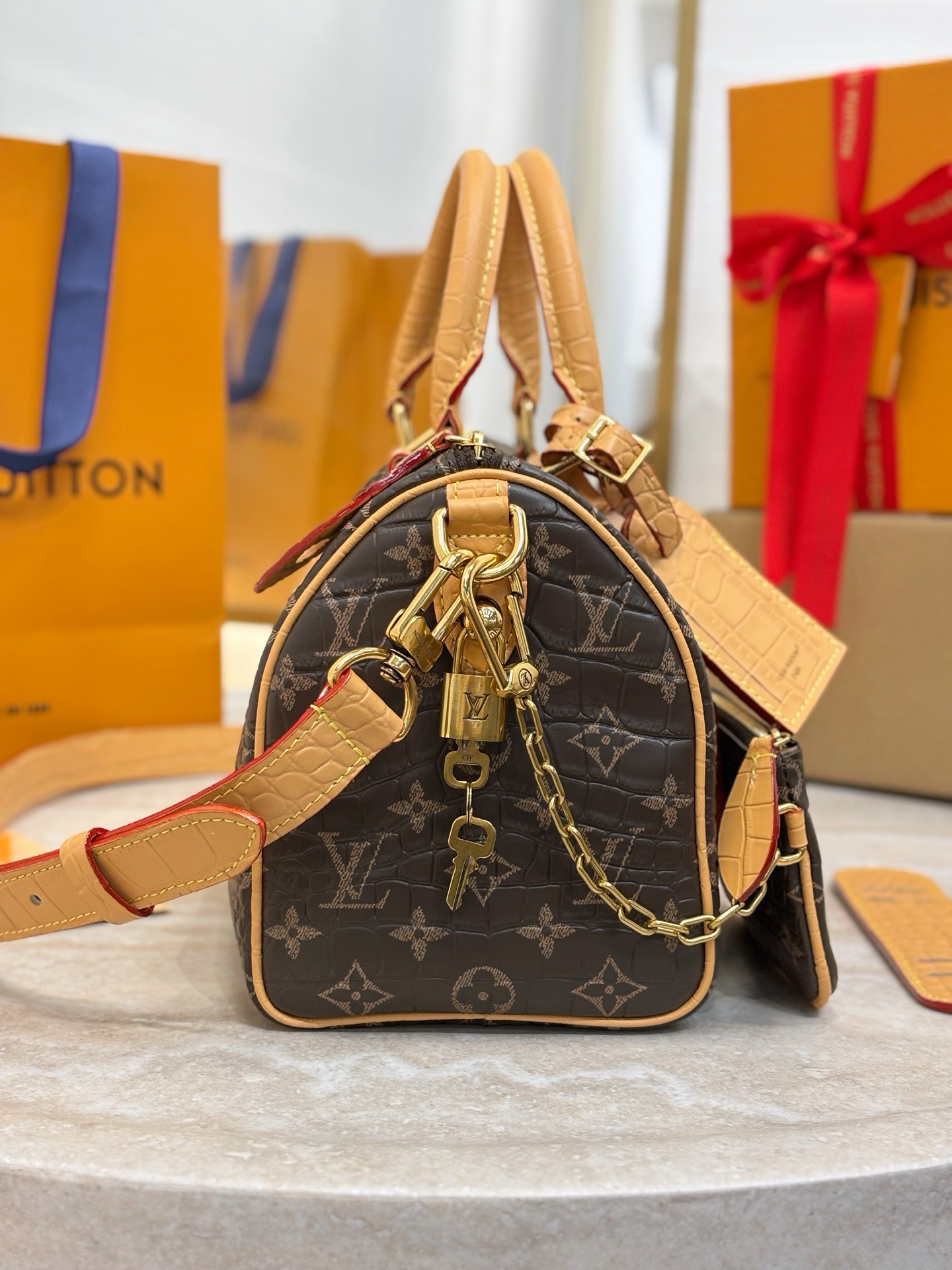 l0vis Vvtt0n speedy p9 bandoulière 25-25x 19 x 15cm