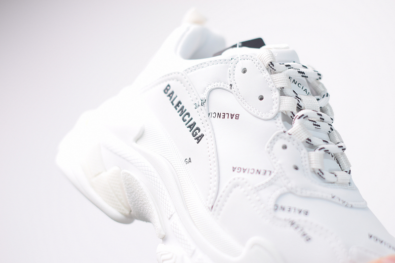 Ba*len*cia*ga triple s