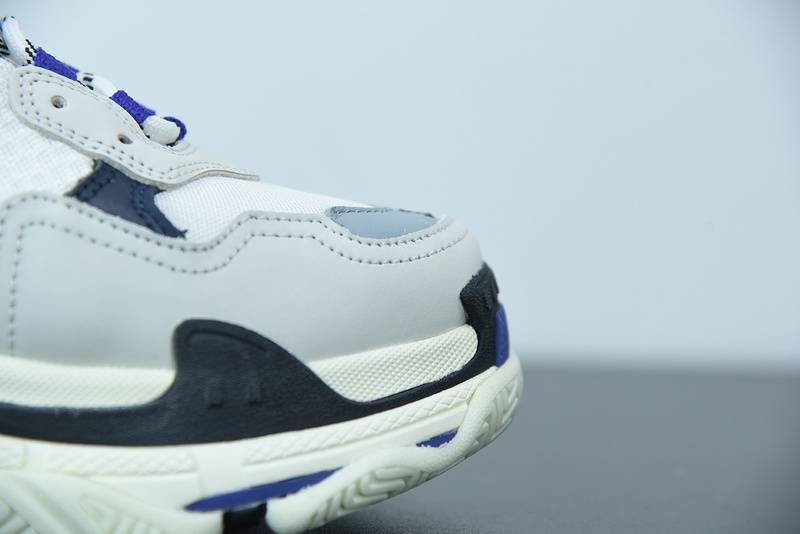 Ba*len*cia*ga triple s