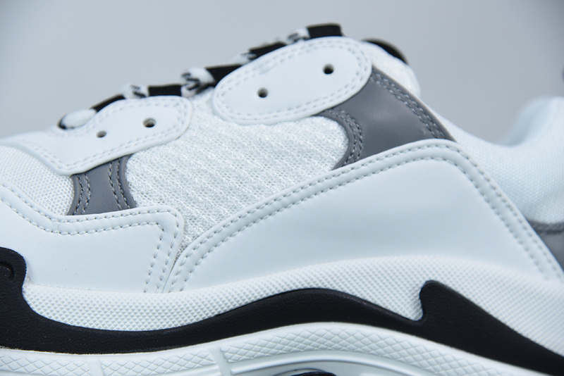 Ba*len*cia*ga triple s