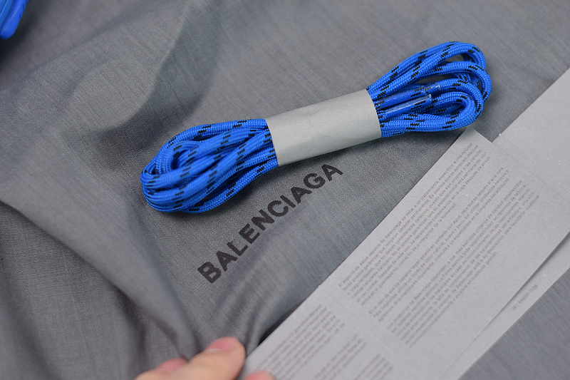 Ba*len*cia*ga triple s