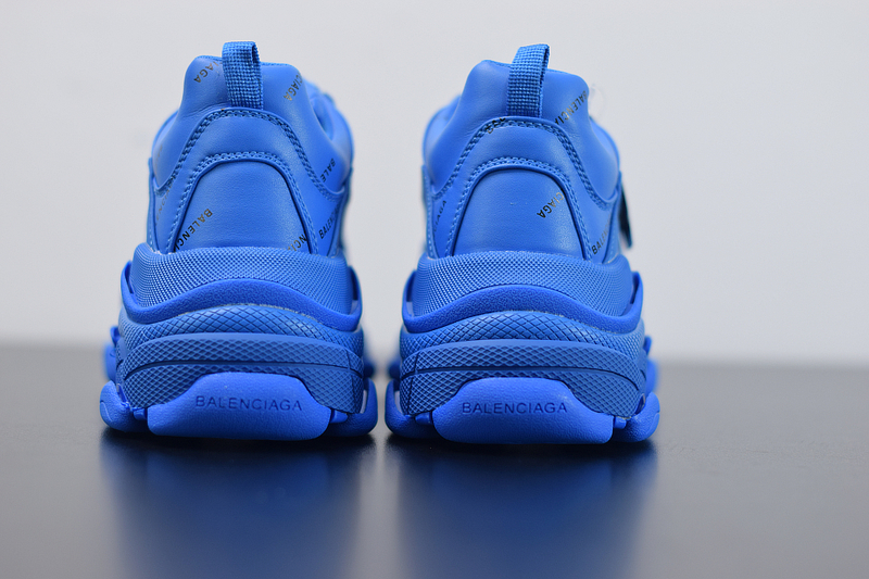 Ba*len*cia*ga triple s