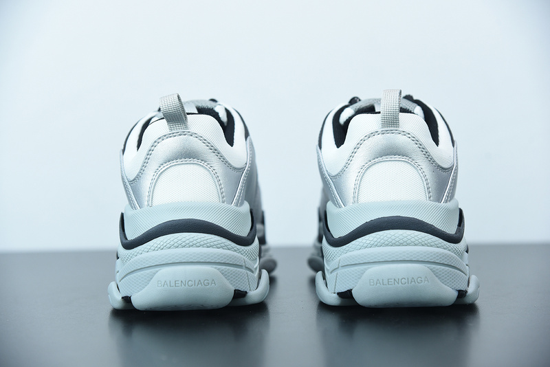 Ba*len*cia*ga triple s