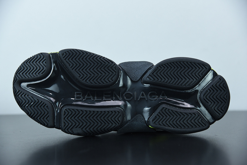 Ba*len*cia*ga triple s