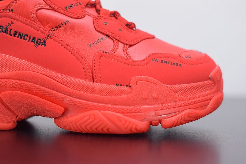 Ba*len*cia*ga triple s