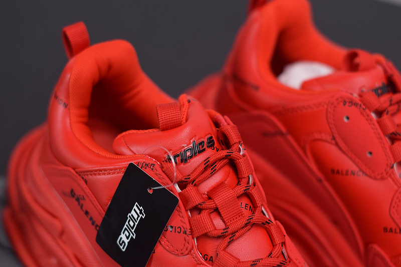 Ba*len*cia*ga triple s