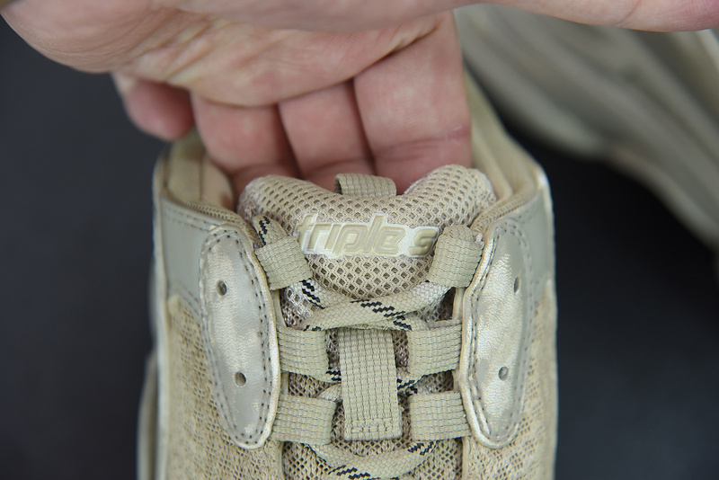 Ba*len*cia*ga triple s