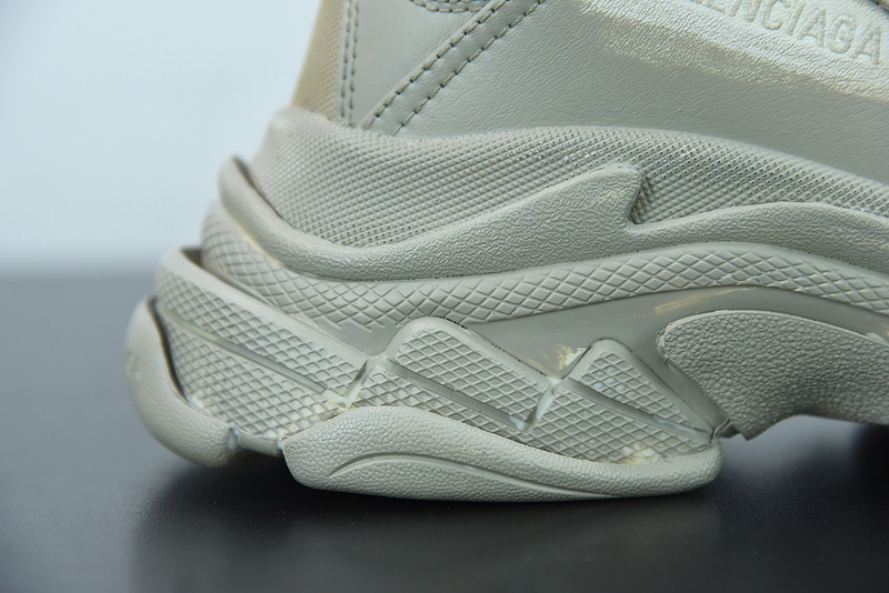 Ba*len*cia*ga triple s