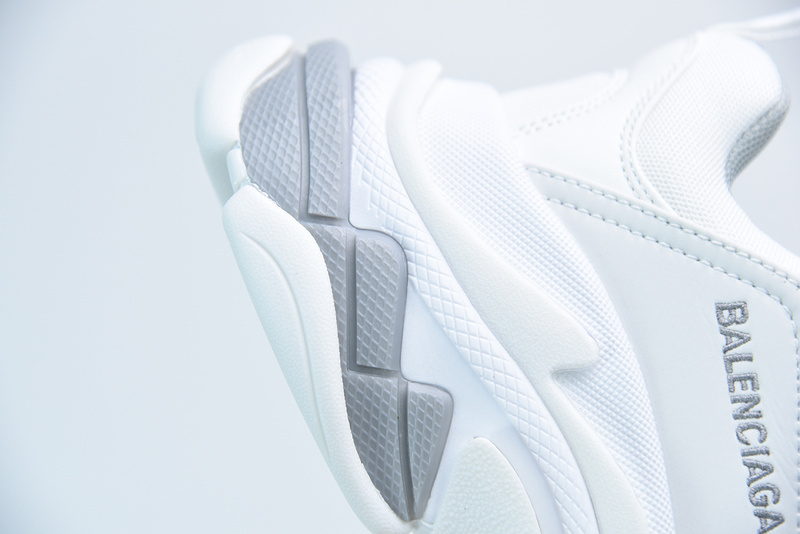 Ba*len*cia*ga triple s