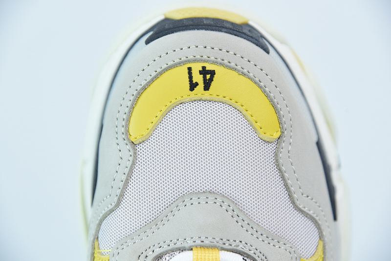 Ba*len*cia*ga triple s