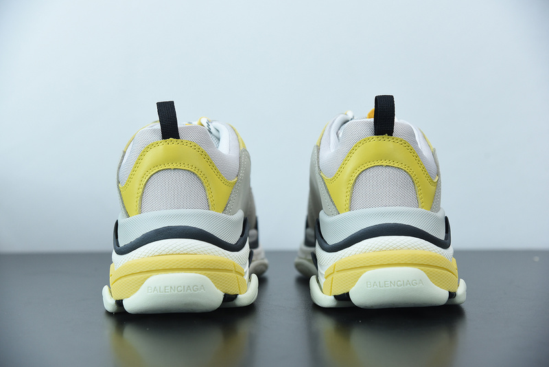 Ba*len*cia*ga triple s