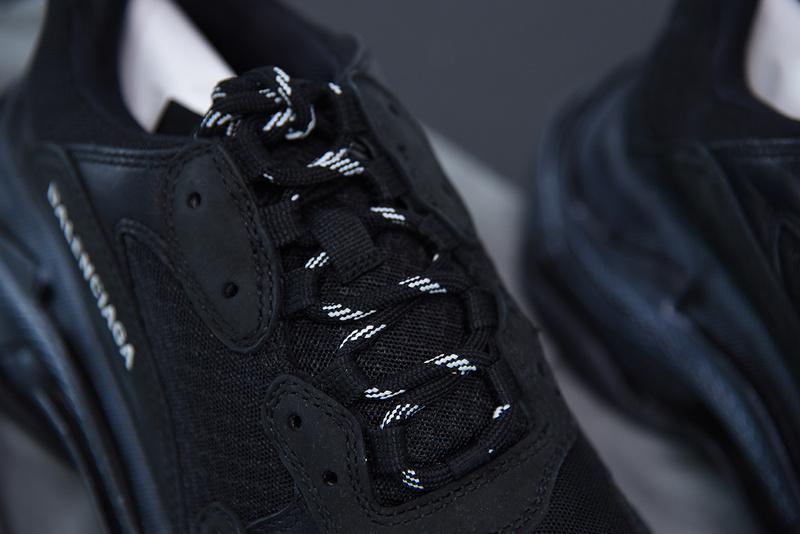 Ba*len*cia*ga triple s