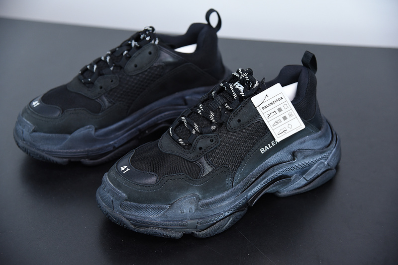 Ba*len*cia*ga triple s