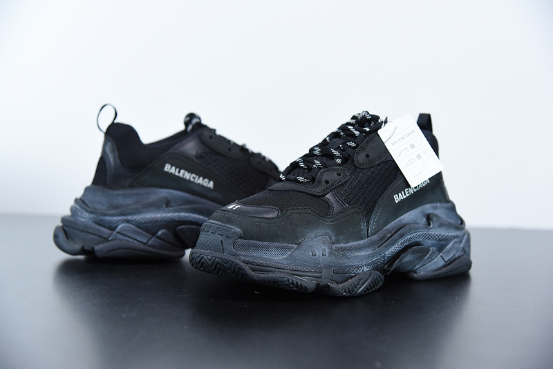 Ba*len*cia*ga triple s