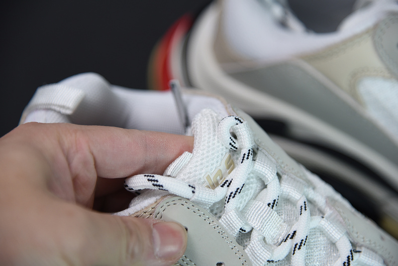 Ba*len*cia*ga triple s