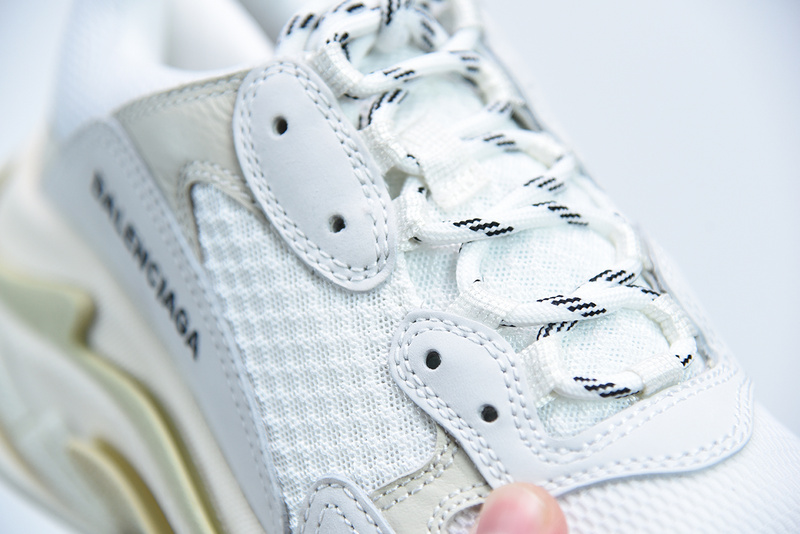 Ba*len*cia*ga triple s