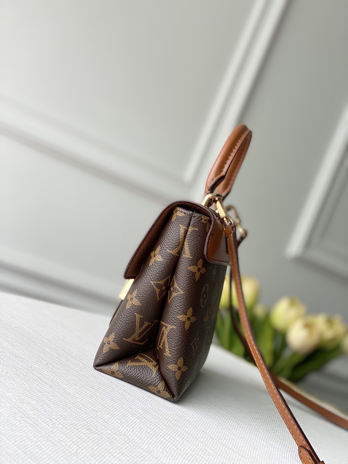 l0*is V*t0n locky bb bag -21* 17.0*8cm