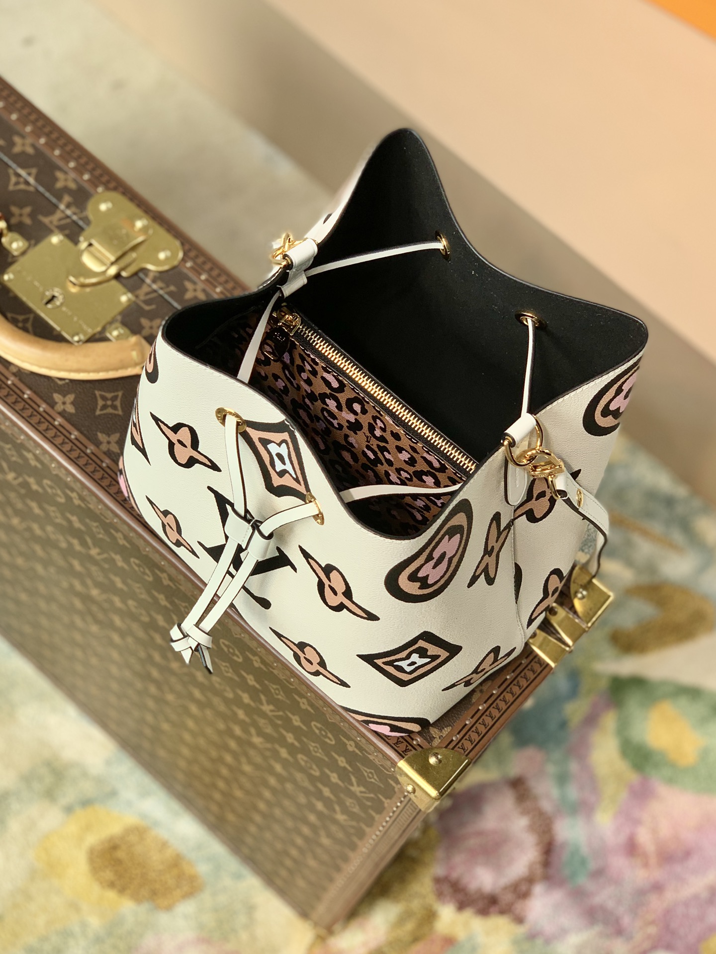 l0*is V*t0n wild at heart néonoé bucket bag -26x22x27cm