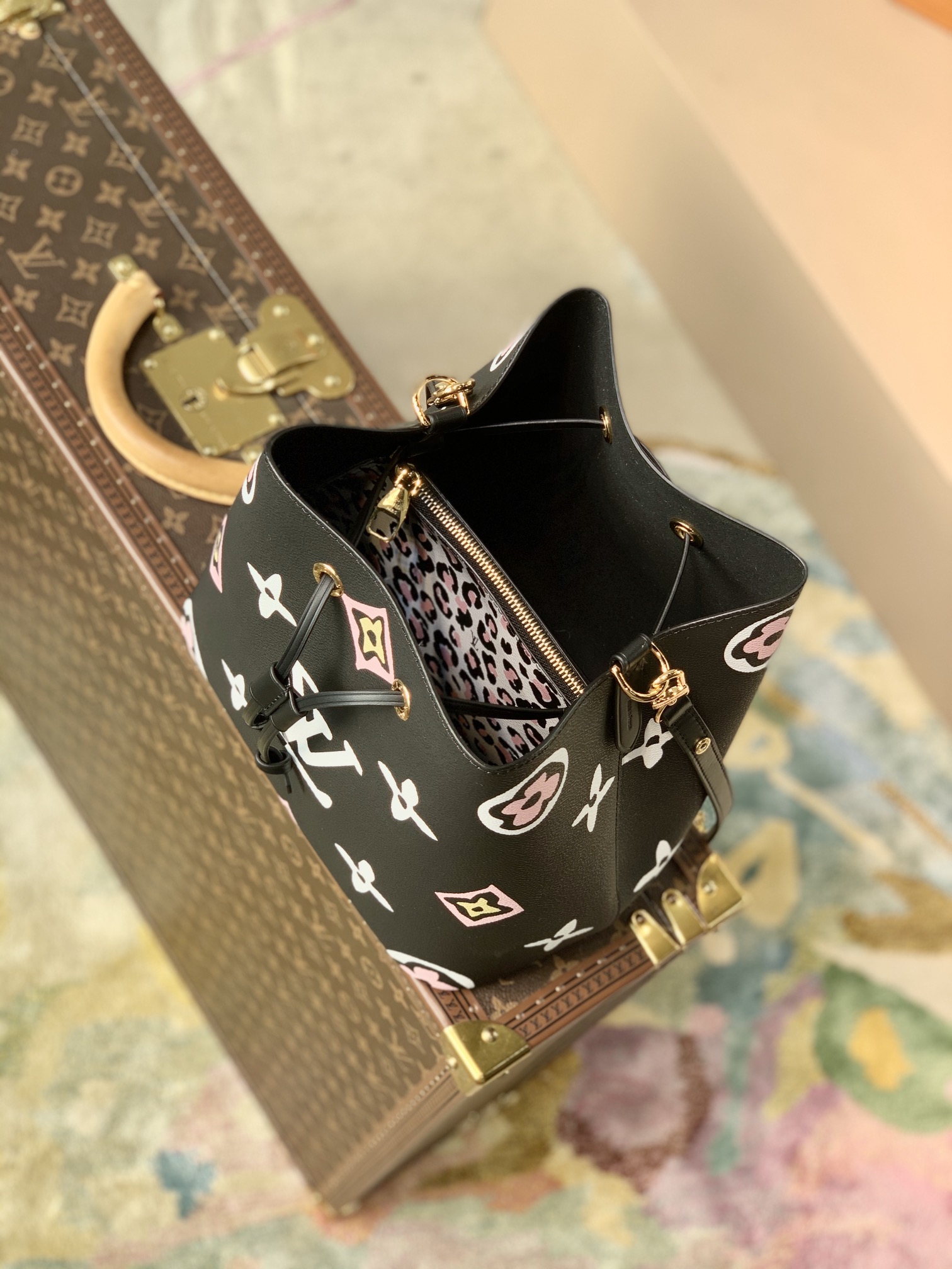 l0*is V*t0n wild at heart néonoé bucket bag -26x22x27cm