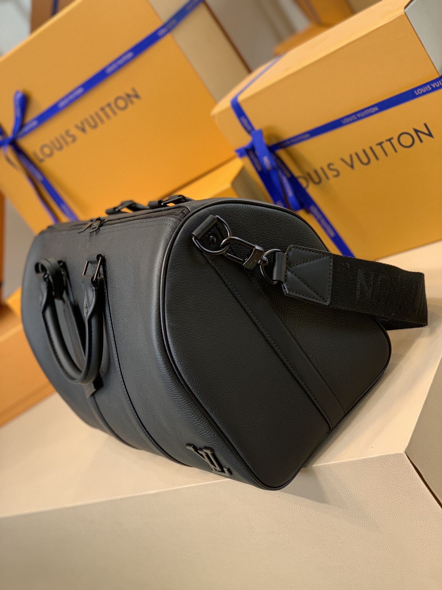 l0*is V*t0n keepall bandouliÈre 40 -42*26*20cm