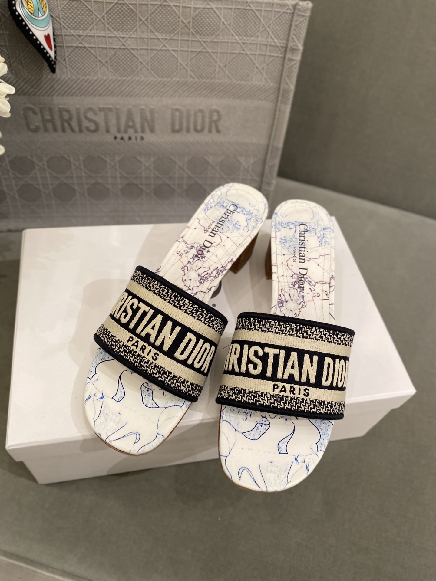 D*or slippers