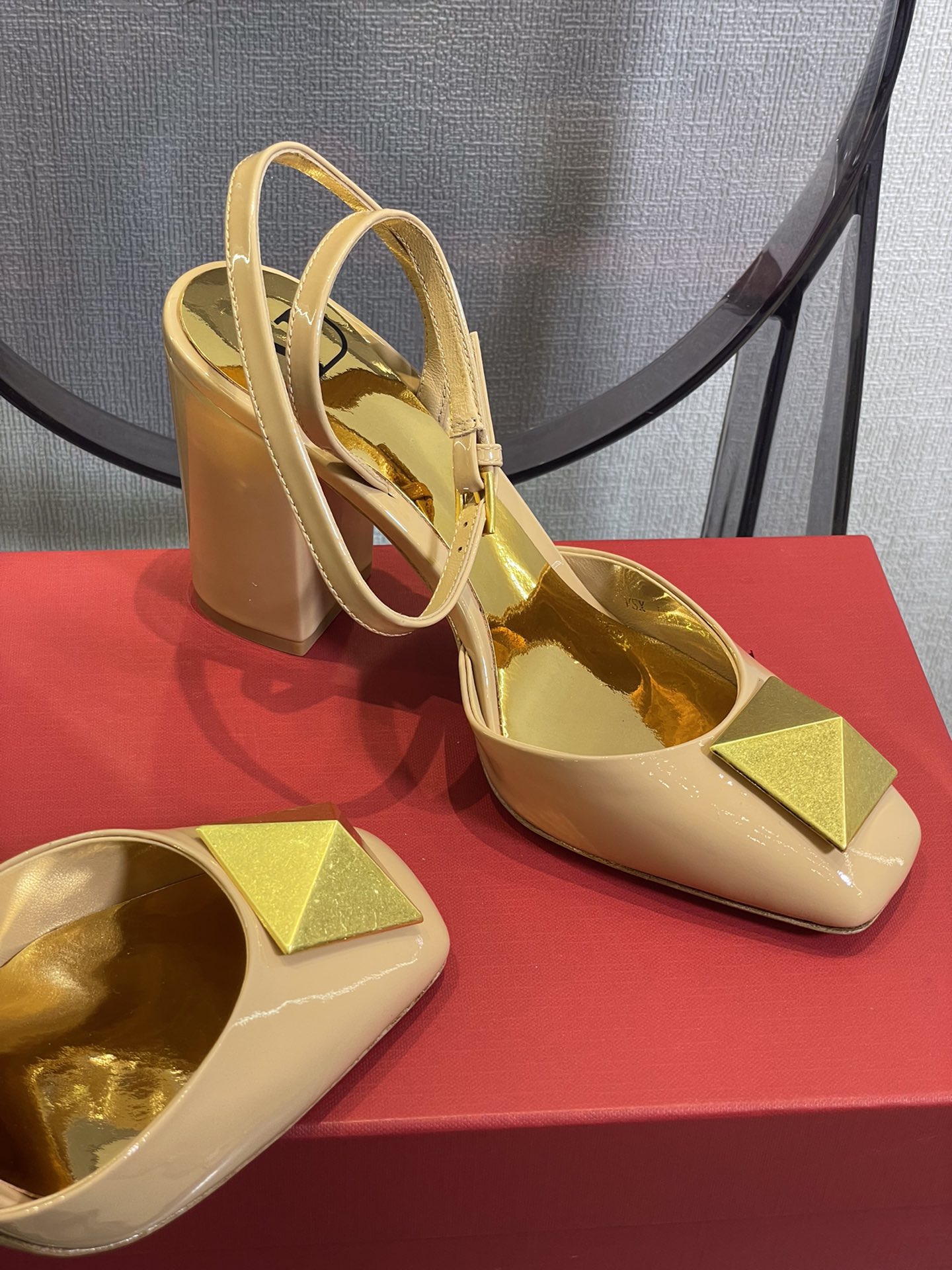 Va1e*ntin0 2022ss heels