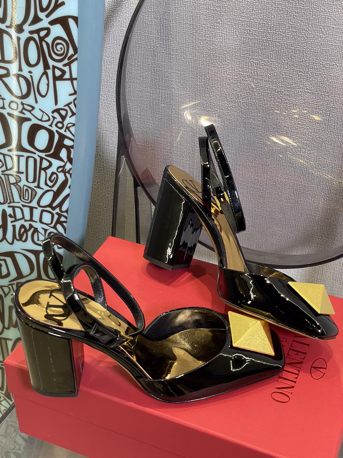 Va1e*ntin0 2022ss heels