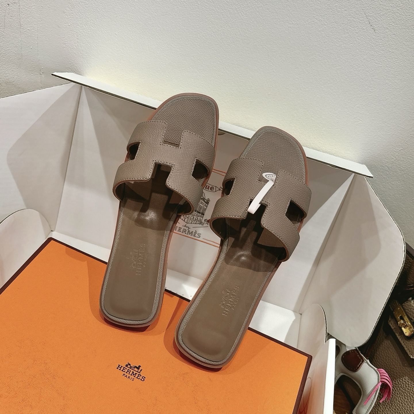 H**me5 slippers in caviar leather