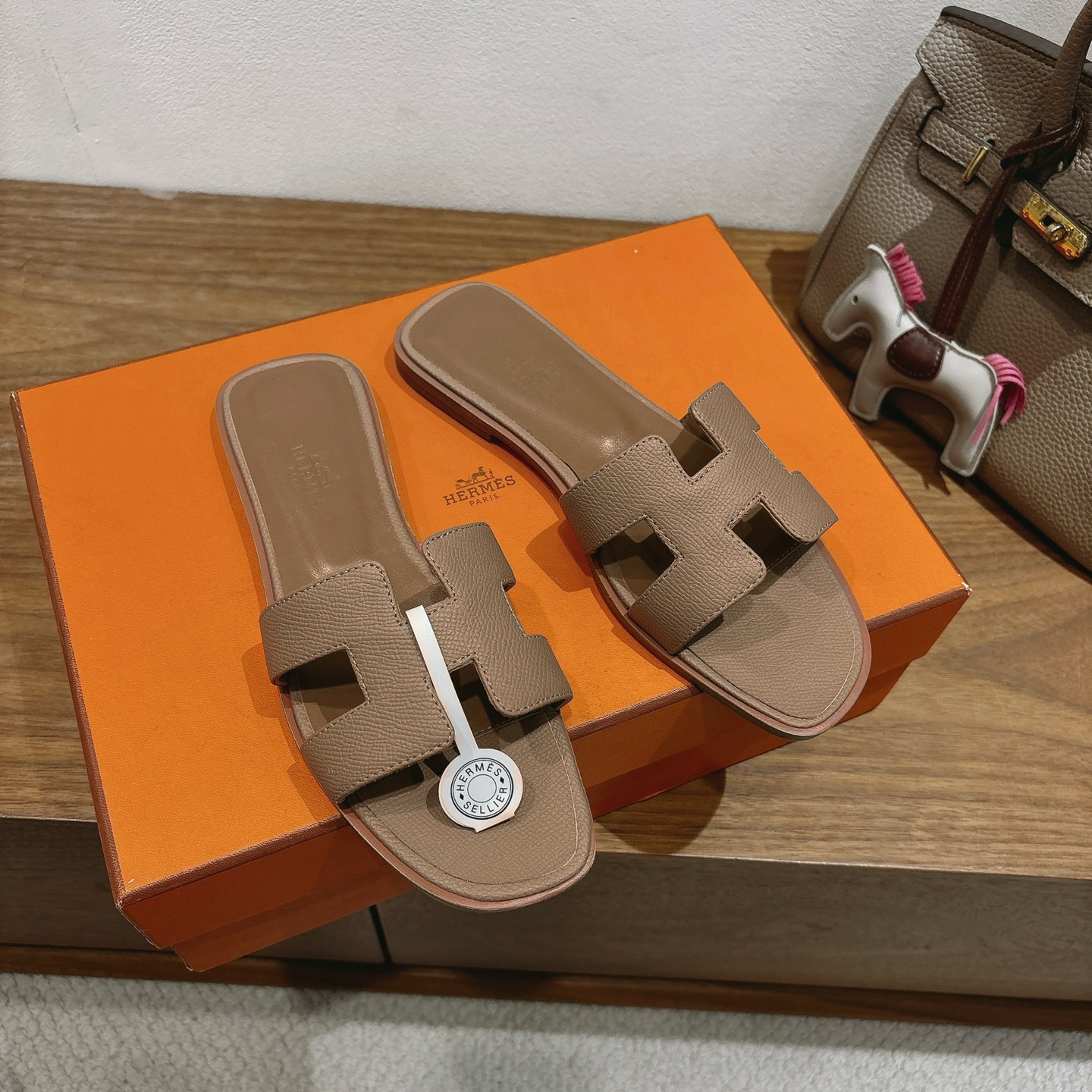 H**me5 slippers in caviar leather