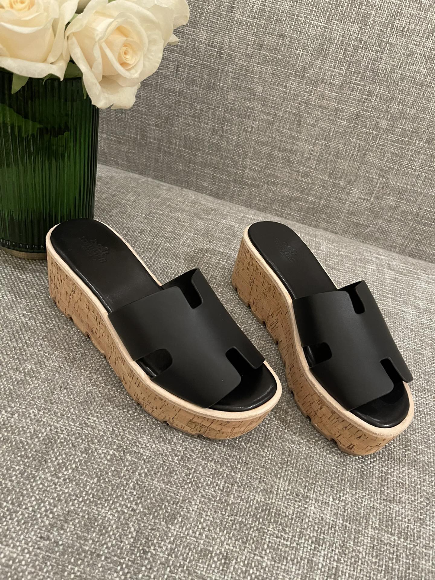 H**mes slippers