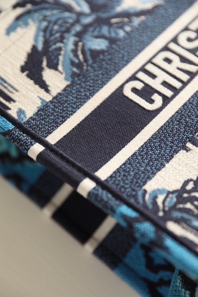 D*or small book tote-36.5cm