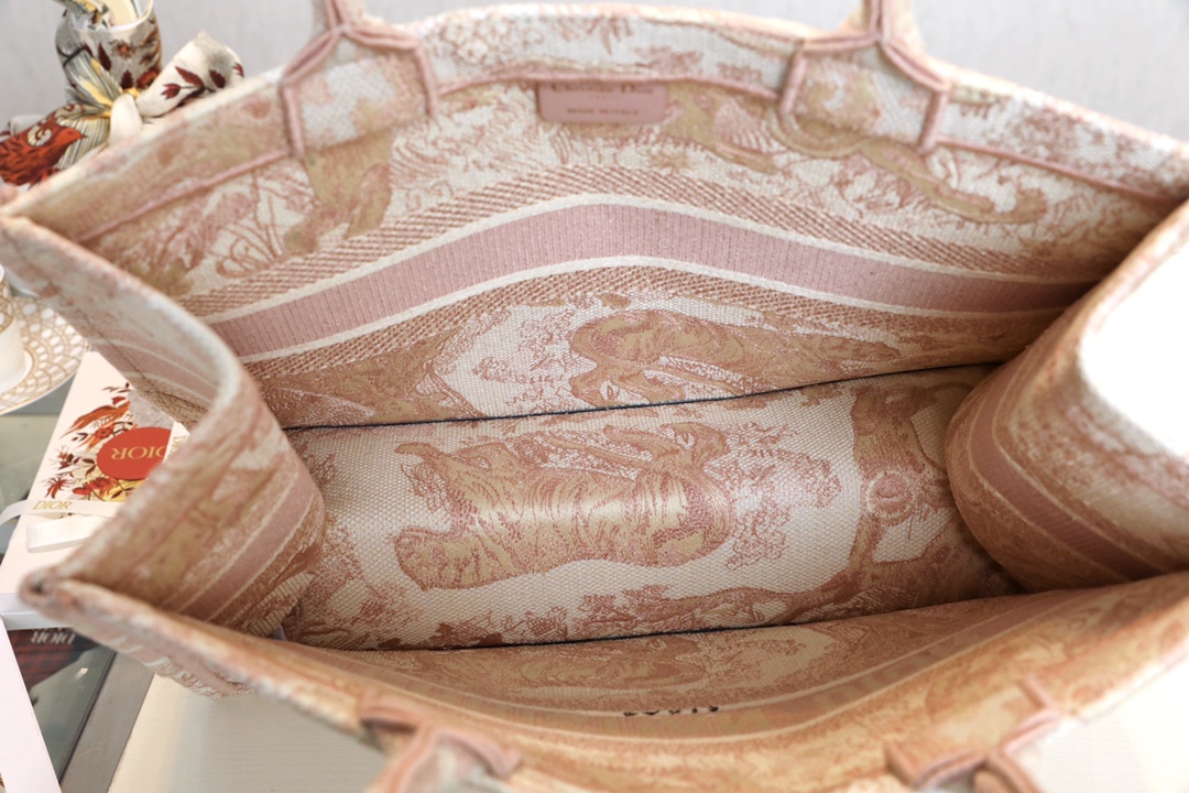 D*or small book tote-36.5cm