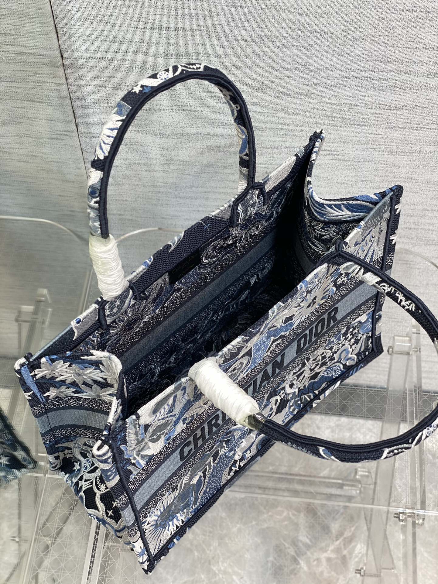 D*or small book tote-36.5cm