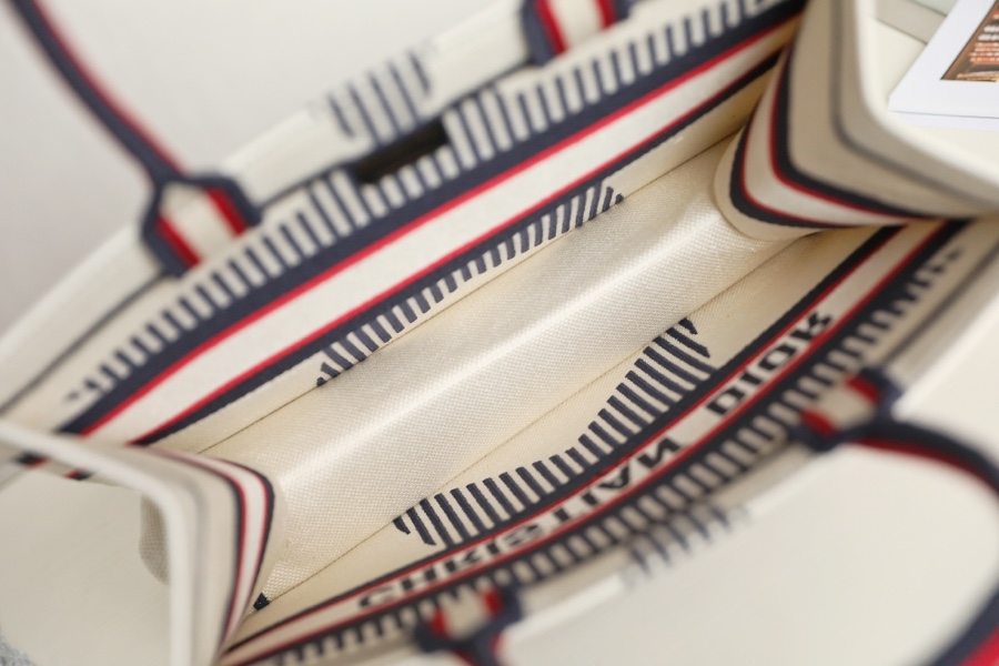 D*or small book tote-36.5cm