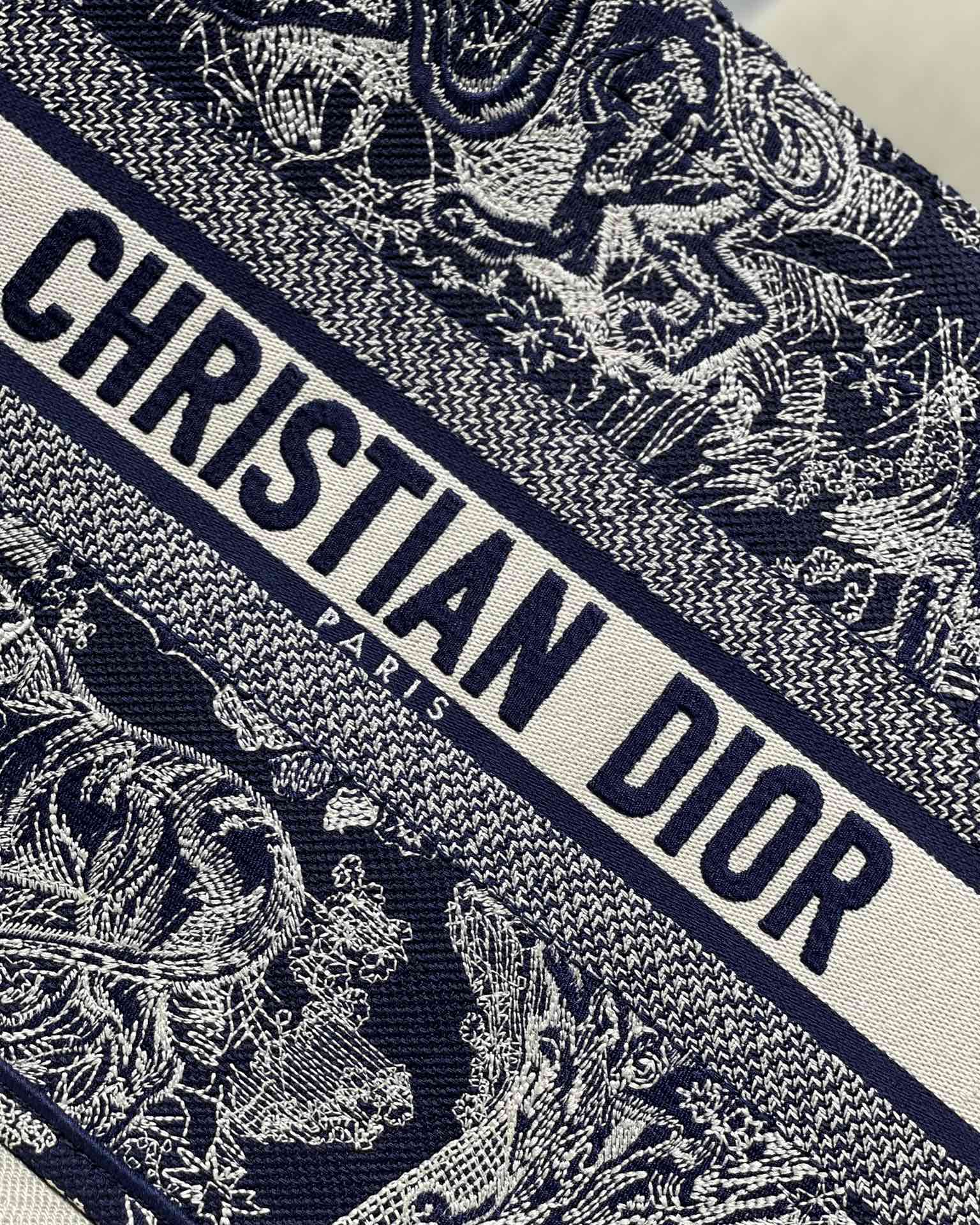 D*or small book tote-36.5cm