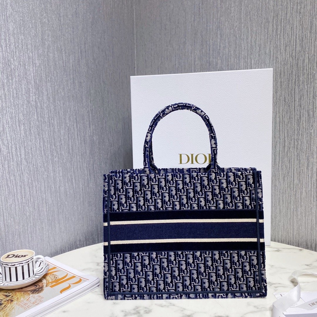 D*or small book tote-36.5cm