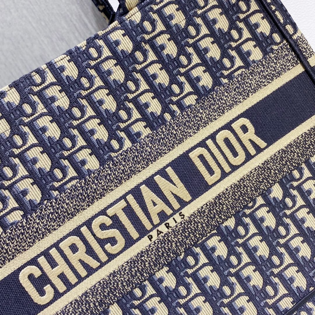 D*or small book tote-36.5cm