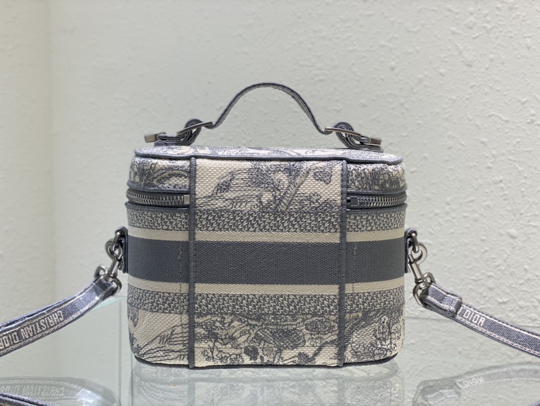 D*or cosmetic bag-18*.5*13*10.5cm