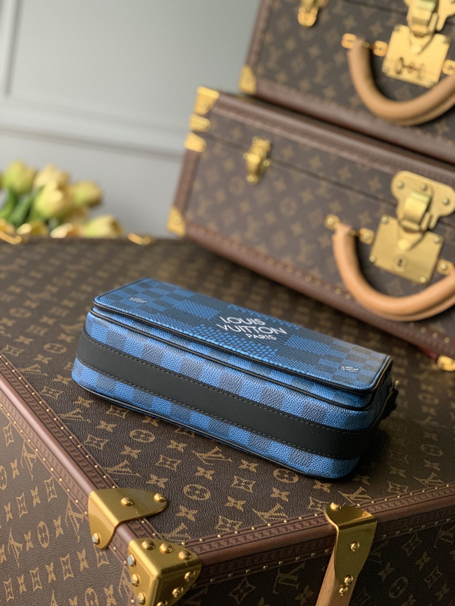 l0*is V*t0n studio messenger bag-23.5* 14*5 cm