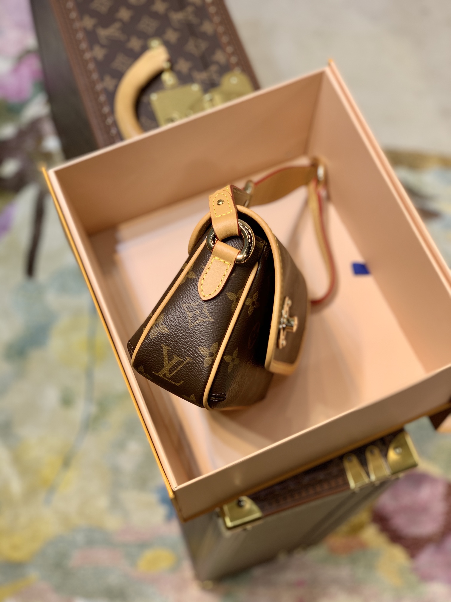 l0*is V*t0n tikal pm-22.5×13×8cm