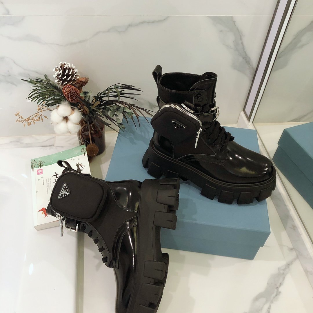 Pra*a 2020ss boots(shiny version)