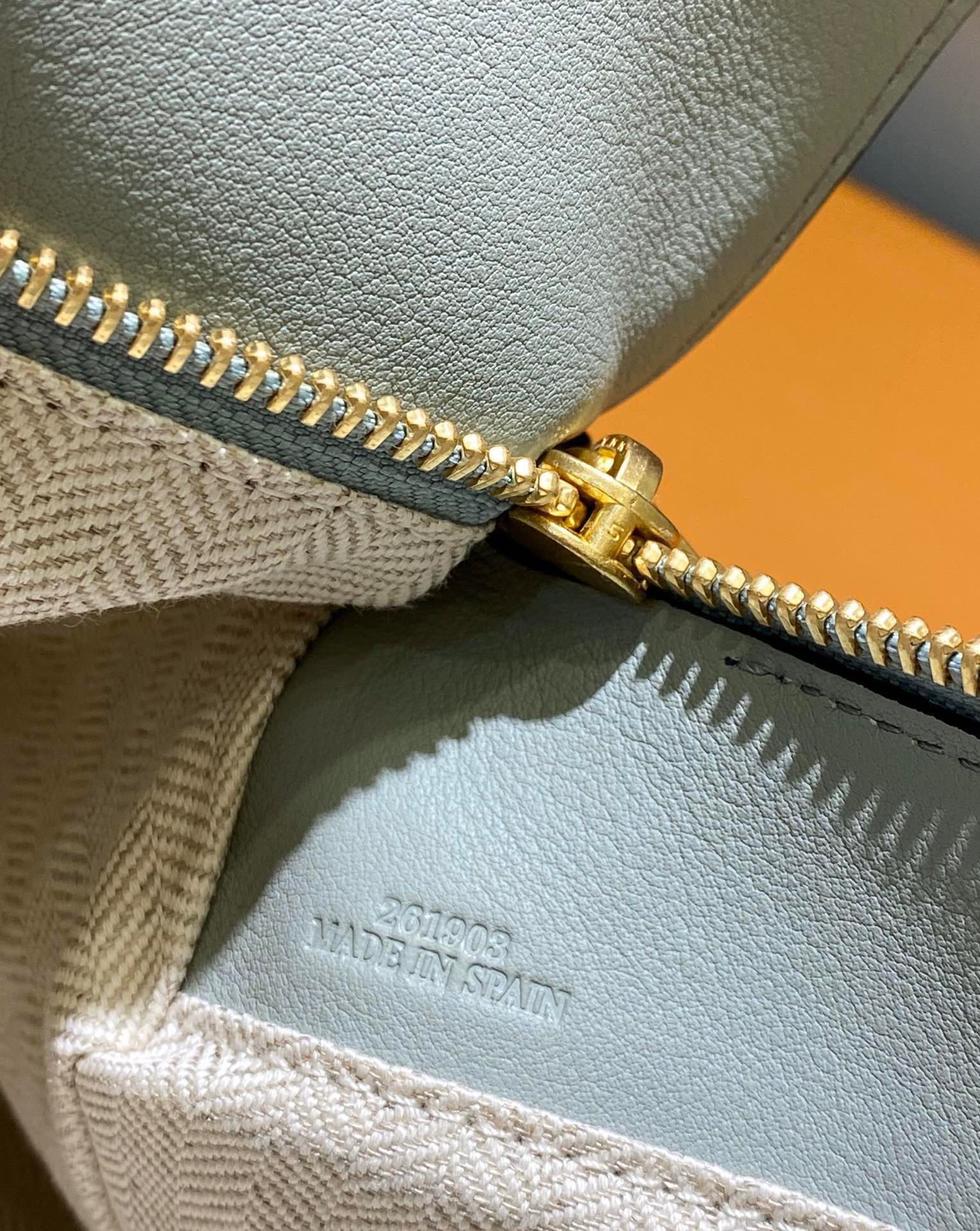 L0ew* puzzle small bag-24*10*14cm