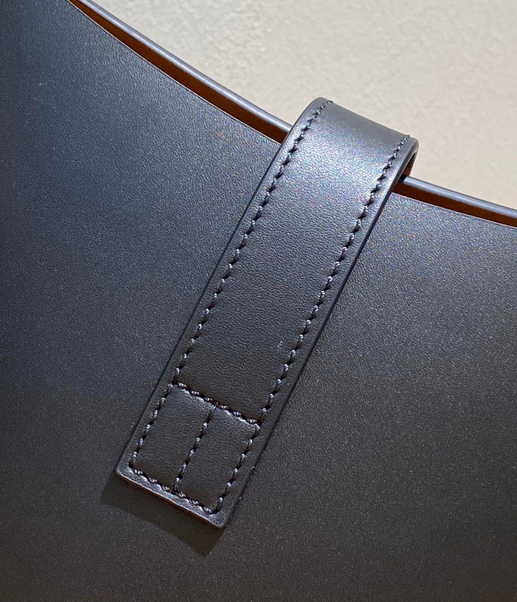 L0ew* moulded bucket bag-24*16*12cm