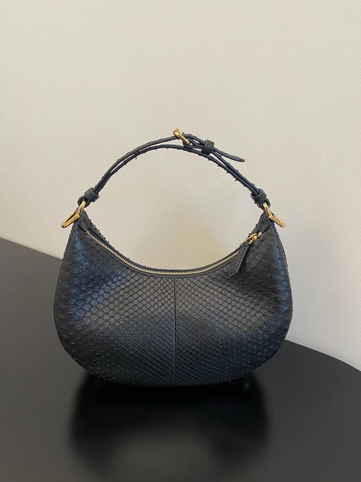 F**di praphy-29x24.5x10cm