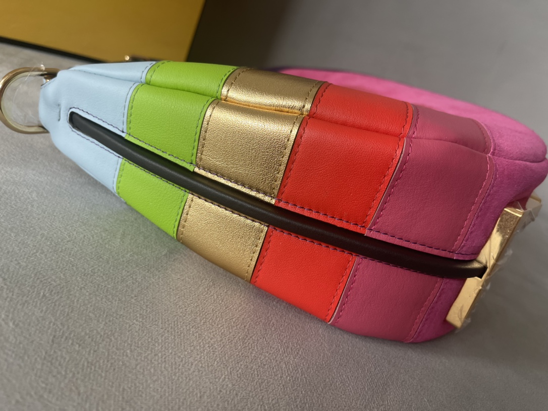 F**di praphy-29x24.5x10cm