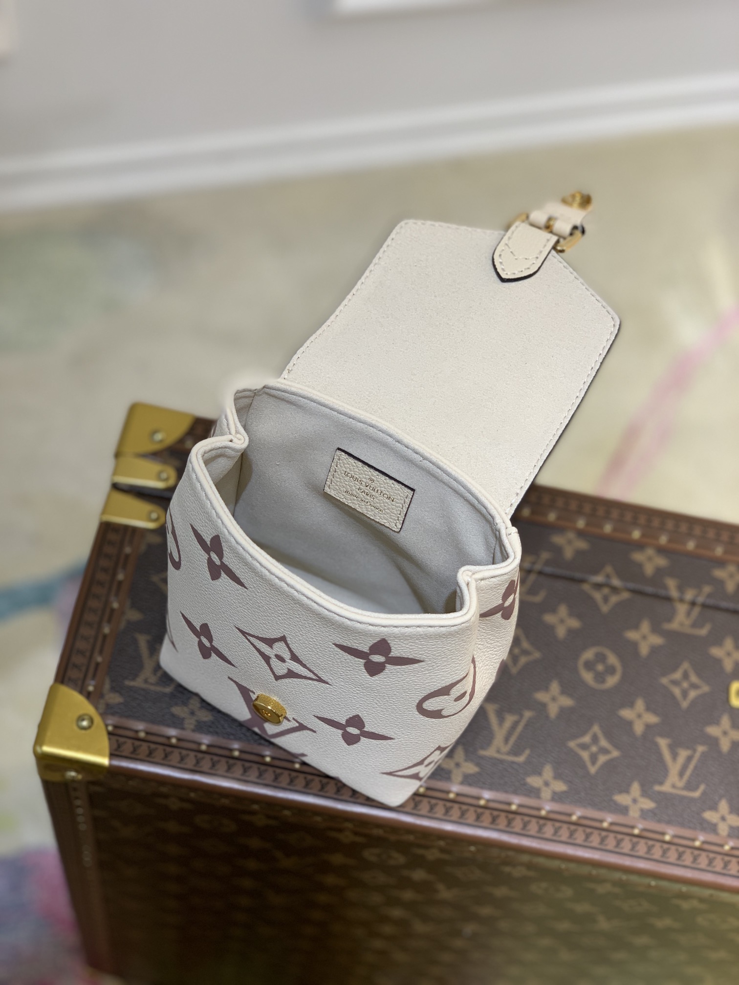 l0*is V*t0n by the pool backpack m80738-13*19*8cm